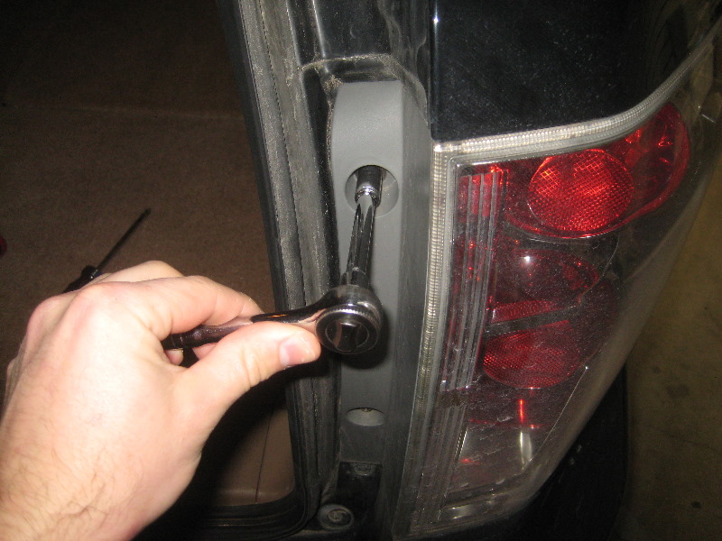 2003-2008-Honda-Pilot-Tail-Light-Bulbs-Replacement-Guide-003
