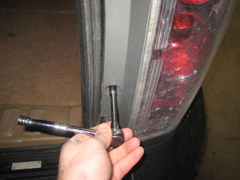 2003-2008-Honda-Pilot-Tail-Light-Bulbs-Replacement-Guide-004