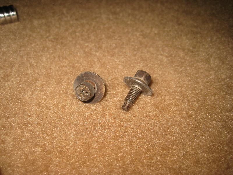 2003-2008-Honda-Pilot-Tail-Light-Bulbs-Replacement-Guide-005