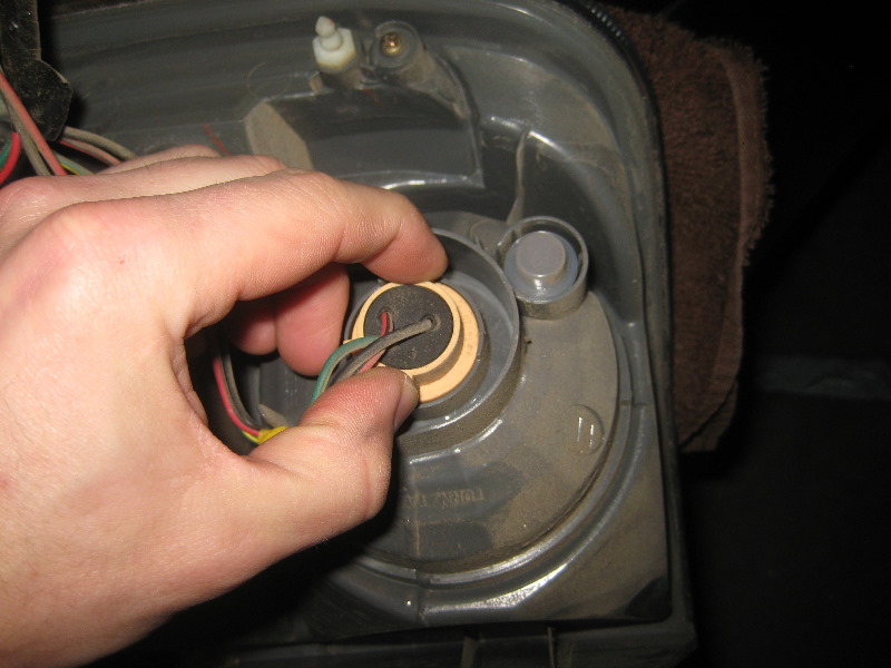 2003-2008-Honda-Pilot-Tail-Light-Bulbs-Replacement-Guide-010