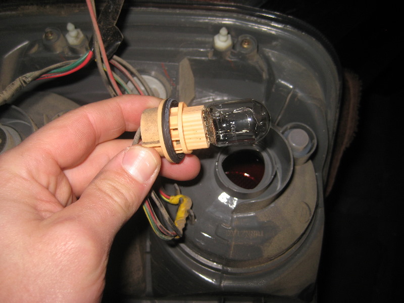 2003-2008-Honda-Pilot-Tail-Light-Bulbs-Replacement-Guide-011