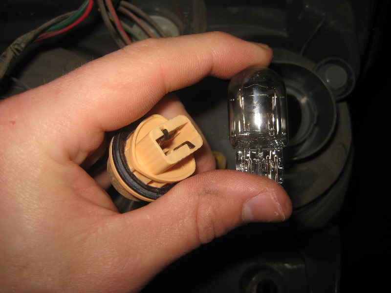 2003-2008-Honda-Pilot-Tail-Light-Bulbs-Replacement-Guide-012