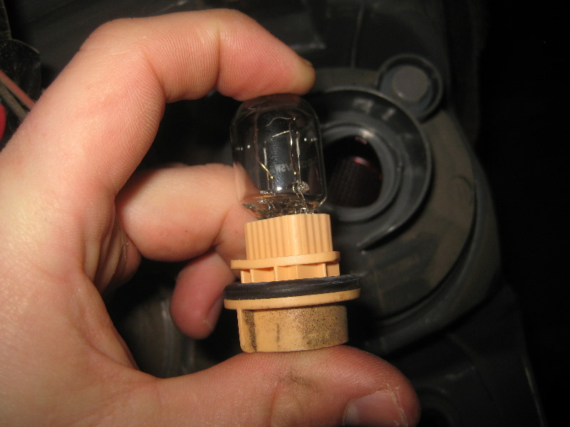 2003-2008-Honda-Pilot-Tail-Light-Bulbs-Replacement-Guide-013