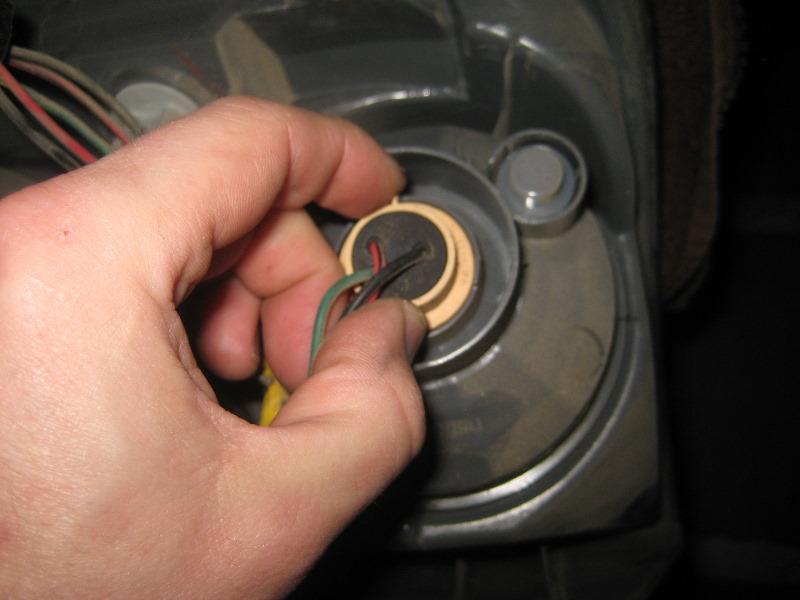 2003-2008-Honda-Pilot-Tail-Light-Bulbs-Replacement-Guide-014