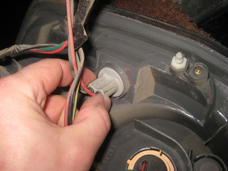 2003-2008-Honda-Pilot-Tail-Light-Bulbs-Replacement-Guide-015