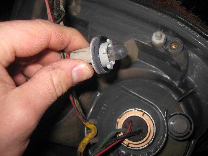 2003-2008-Honda-Pilot-Tail-Light-Bulbs-Replacement-Guide-016