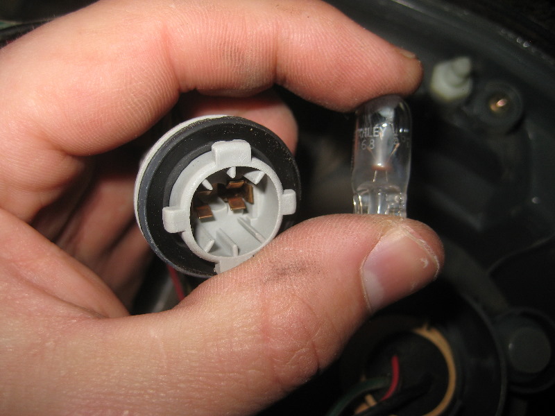 2003-2008-Honda-Pilot-Tail-Light-Bulbs-Replacement-Guide-017