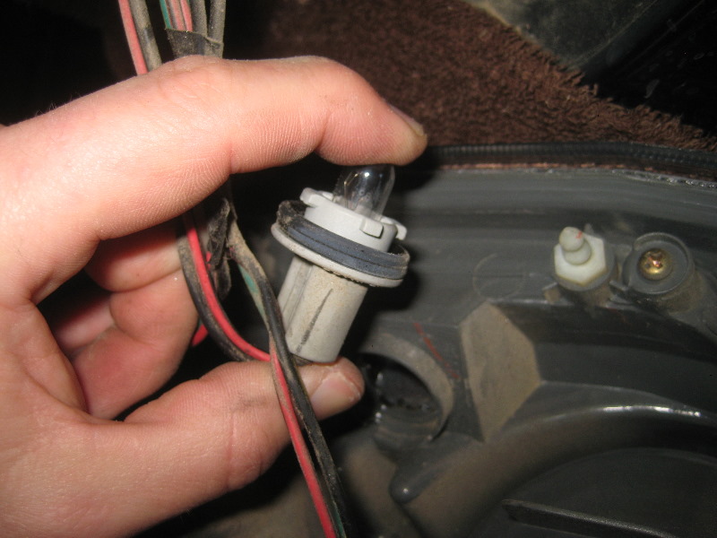 2003-2008-Honda-Pilot-Tail-Light-Bulbs-Replacement-Guide-018
