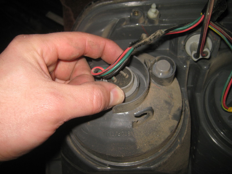 2003-2008-Honda-Pilot-Tail-Light-Bulbs-Replacement-Guide-020