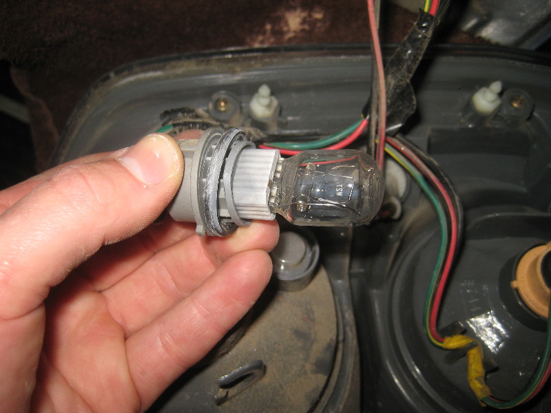 2003-2008-Honda-Pilot-Tail-Light-Bulbs-Replacement-Guide-021