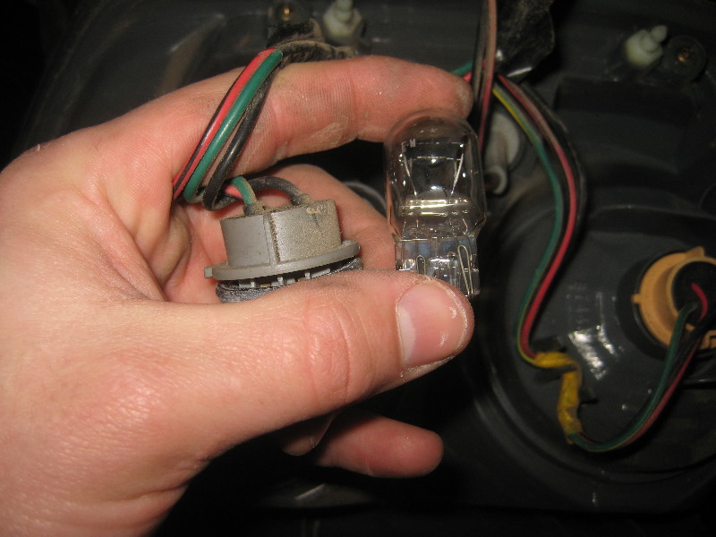 2003-2008-Honda-Pilot-Tail-Light-Bulbs-Replacement-Guide-022