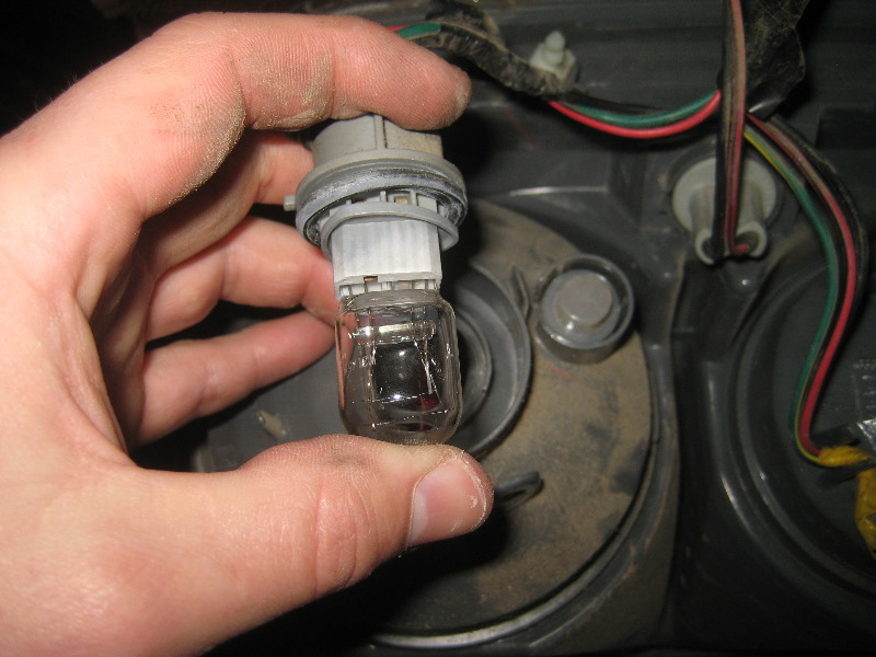 2003-2008-Honda-Pilot-Tail-Light-Bulbs-Replacement-Guide-023
