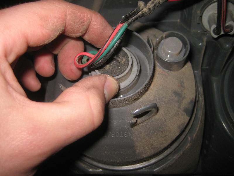 2003-2008-Honda-Pilot-Tail-Light-Bulbs-Replacement-Guide-024