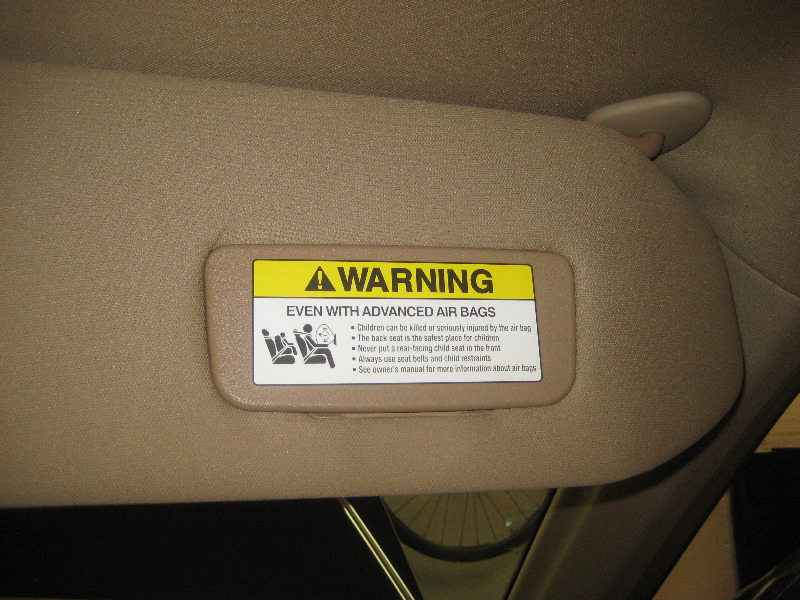 2003-2008-Honda-Pilot-Vanity-Mirror-Light-Bulbs-Replacement-Guide-001