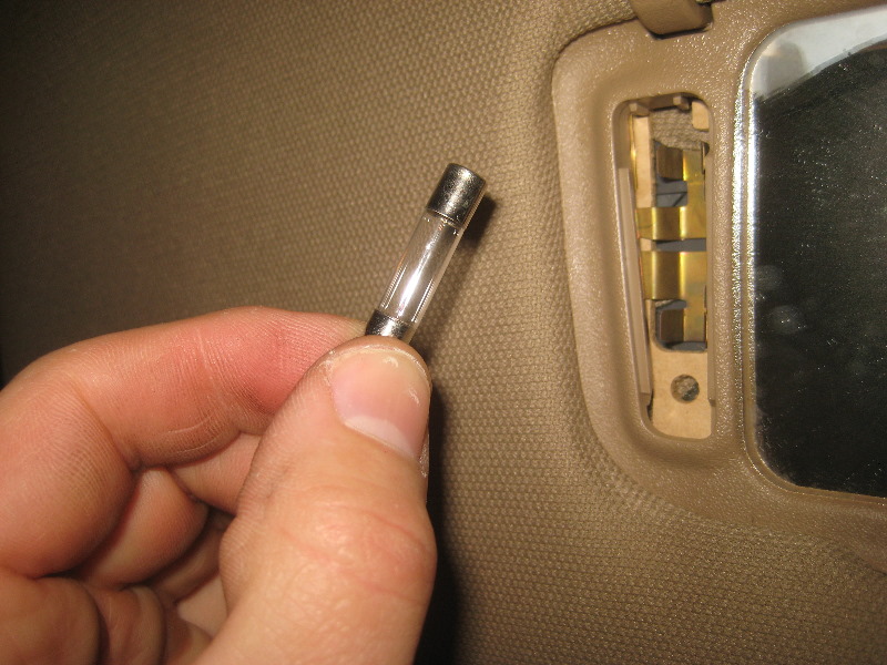 2003-2008-Honda-Pilot-Vanity-Mirror-Light-Bulbs-Replacement-Guide-006