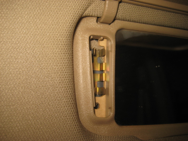 2003-2008-Honda-Pilot-Vanity-Mirror-Light-Bulbs-Replacement-Guide-007
