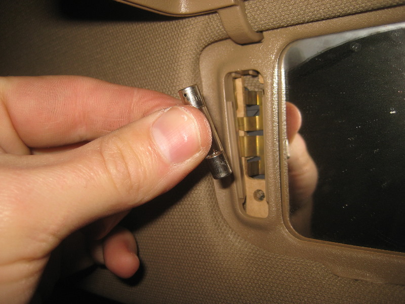 2003-2008-Honda-Pilot-Vanity-Mirror-Light-Bulbs-Replacement-Guide-008