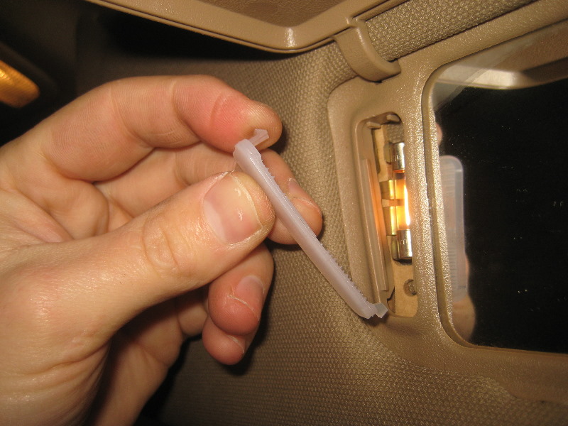 2003-2008-Honda-Pilot-Vanity-Mirror-Light-Bulbs-Replacement-Guide-009