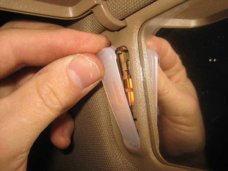2003-2008-Honda-Pilot-Vanity-Mirror-Light-Bulbs-Replacement-Guide-010