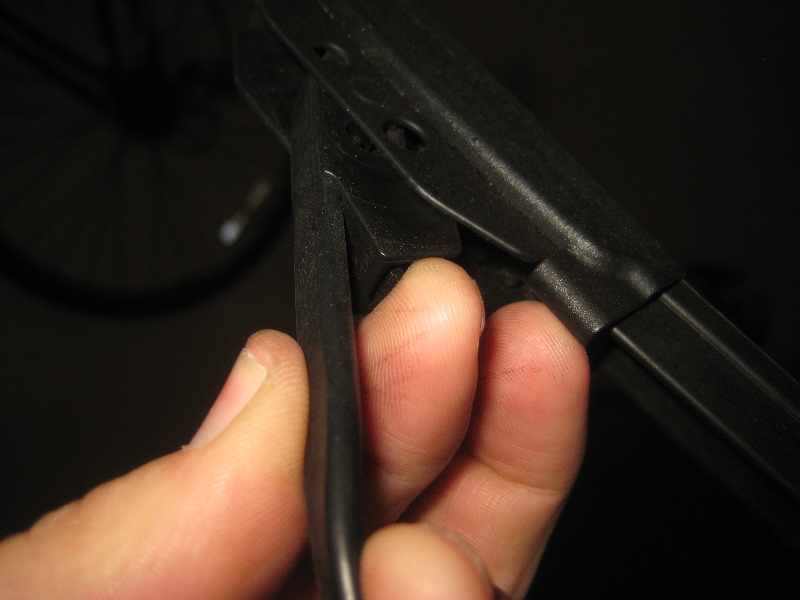 2003-2008-Honda-Pilot-Windshield-Window-Wiper-Blades-Replacement-Guide-005