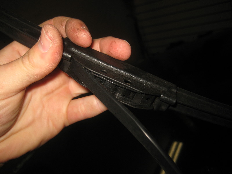 2003-2008-Honda-Pilot-Windshield-Window-Wiper-Blades-Replacement-Guide-006