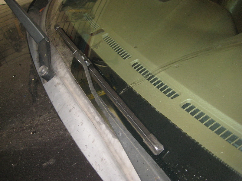 20032008HondaPilotWindshieldWindowWiperBladesReplacementGuide012