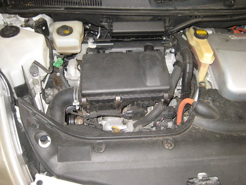 2004-2009-Toyota-Prius-Engine-Air-Filter-Replacement-Guide-001