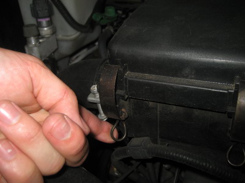 2004-2009-Toyota-Prius-Engine-Air-Filter-Replacement-Guide-002