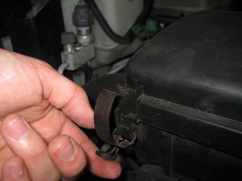 2004-2009-Toyota-Prius-Engine-Air-Filter-Replacement-Guide-003