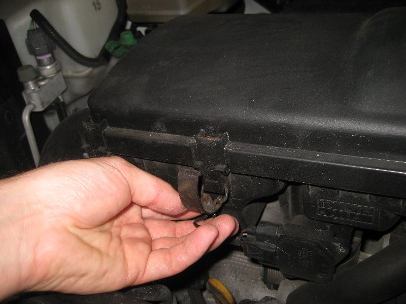 2004-2009-Toyota-Prius-Engine-Air-Filter-Replacement-Guide-005