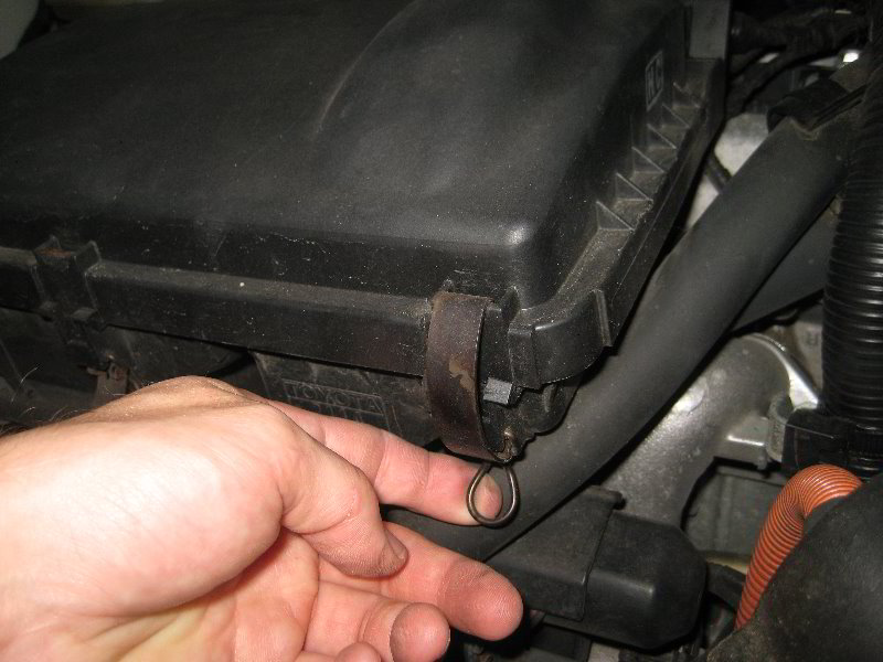 2004-2009-Toyota-Prius-Engine-Air-Filter-Replacement-Guide-006