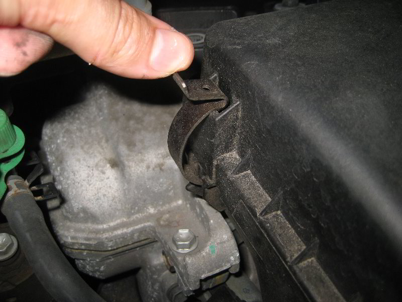 2004-2009-Toyota-Prius-Engine-Air-Filter-Replacement-Guide-007