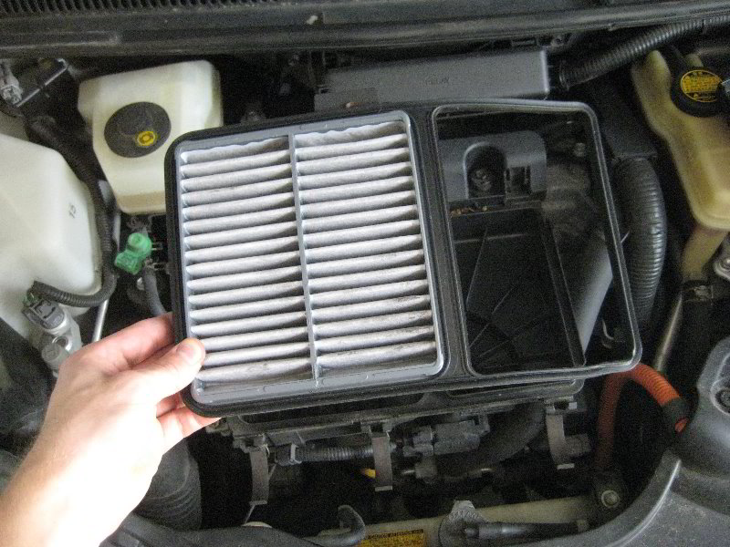 2004-2009-Toyota-Prius-Engine-Air-Filter-Replacement-Guide-010
