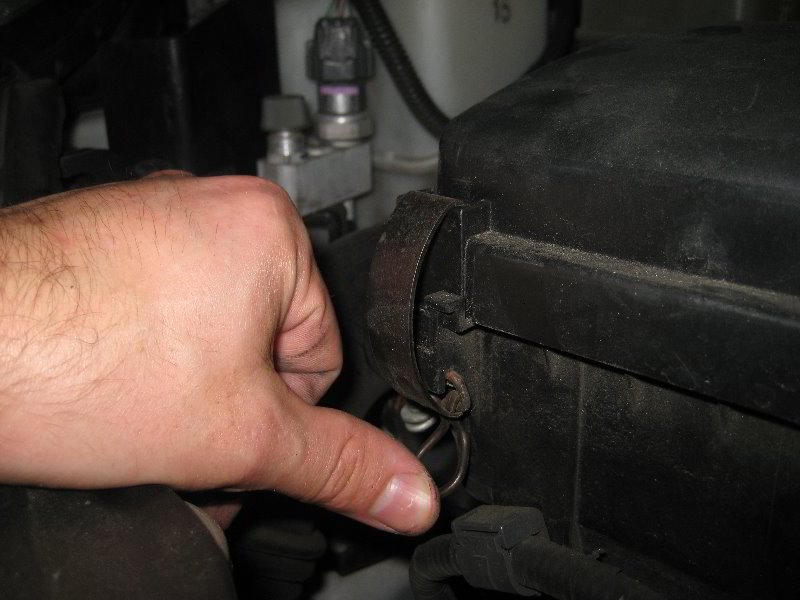 2004-2009-Toyota-Prius-Engine-Air-Filter-Replacement-Guide-019