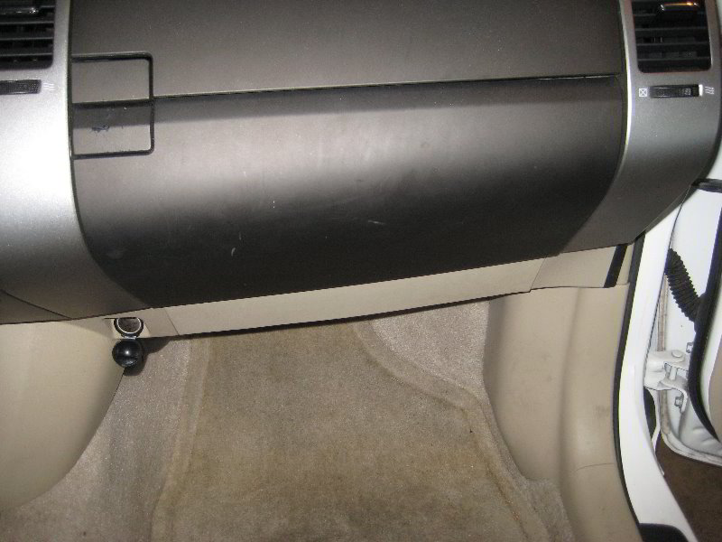 2004-2009-Toyota-Prius-Cabin-Air-Filter-Replacement-Guide-001