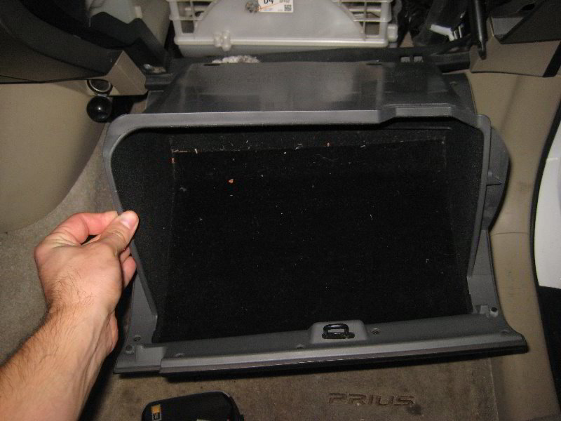 2004-2009-Toyota-Prius-Cabin-Air-Filter-Replacement-Guide-007