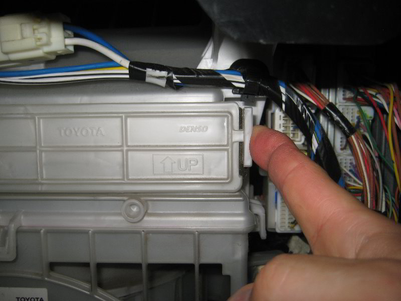 2004-2009-Toyota-Prius-Cabin-Air-Filter-Replacement-Guide-010