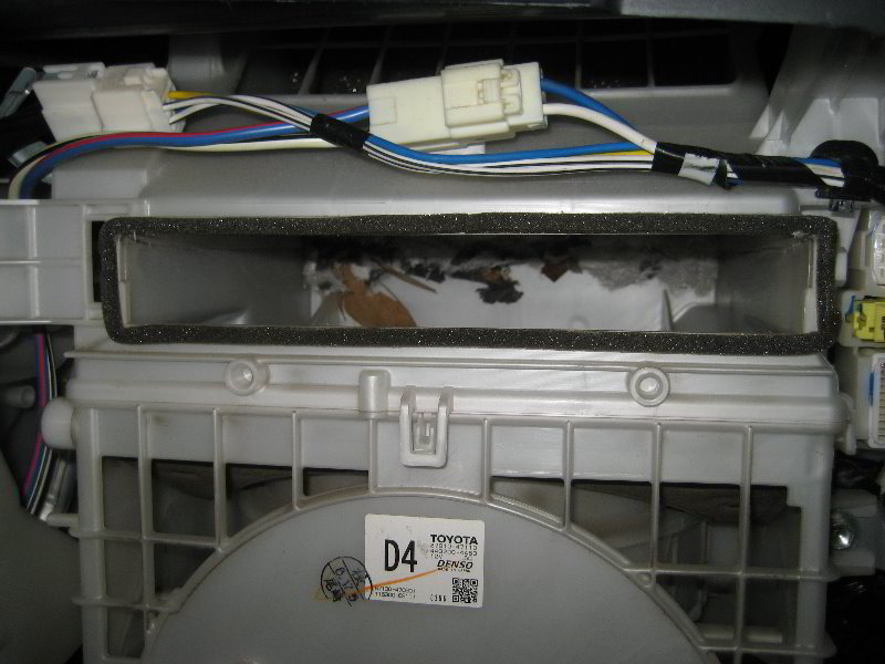 2004-2009-Toyota-Prius-Cabin-Air-Filter-Replacement-Guide-015