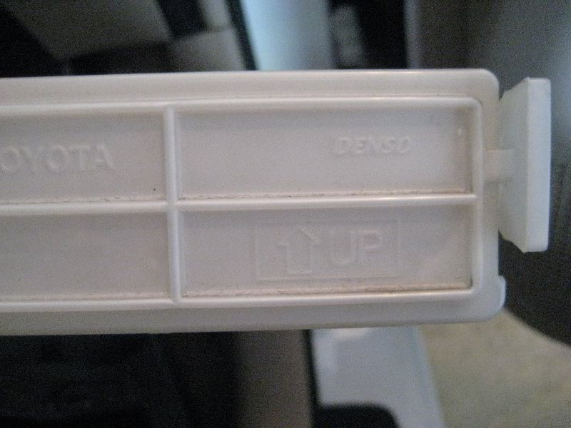 2004-2009-Toyota-Prius-Cabin-Air-Filter-Replacement-Guide-016