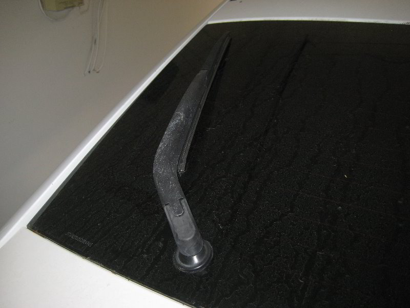 2004-2009-Toyota-Prius-Rear-Window-Wiper-Blade-Replacement-Guide-001