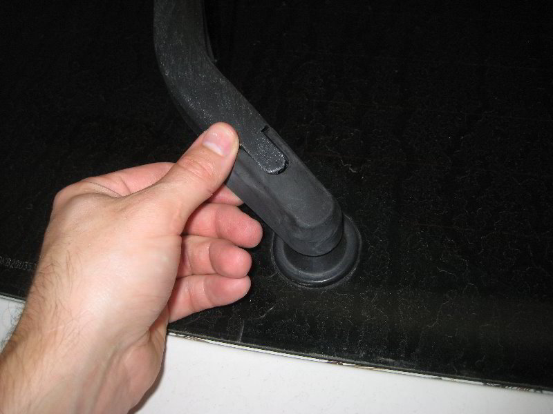 2004-2009-Toyota-Prius-Rear-Window-Wiper-Blade-Replacement-Guide-002