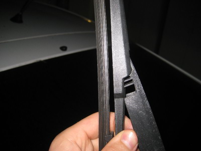 2004-2009-Toyota-Prius-Rear-Window-Wiper-Blade-Replacement-Guide-005