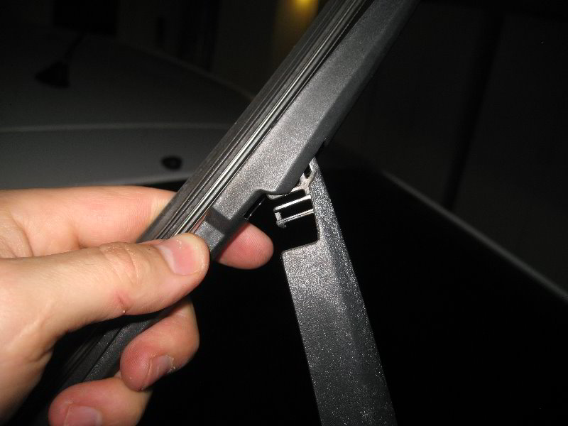 2004-2009-Toyota-Prius-Rear-Window-Wiper-Blade-Replacement-Guide-006