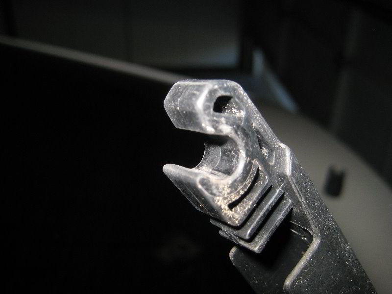 2004-2009-Toyota-Prius-Rear-Window-Wiper-Blade-Replacement-Guide-008