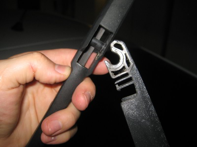 2004-2009-Toyota-Prius-Rear-Window-Wiper-Blade-Replacement-Guide-009