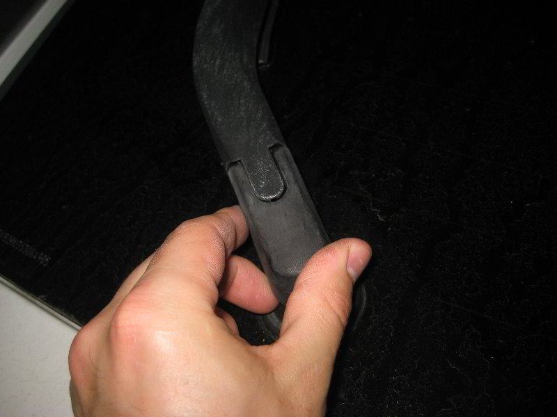 2004-2009-Toyota-Prius-Rear-Window-Wiper-Blade-Replacement-Guide-014