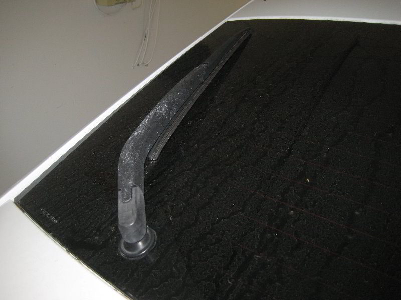 2004-2009-Toyota-Prius-Rear-Window-Wiper-Blade-Replacement-Guide-015