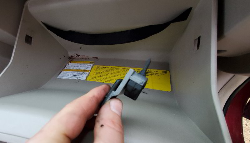 2005-2010-Hyundai-Sonata-Cabin-Air-Filter-Replacement-Guide-006