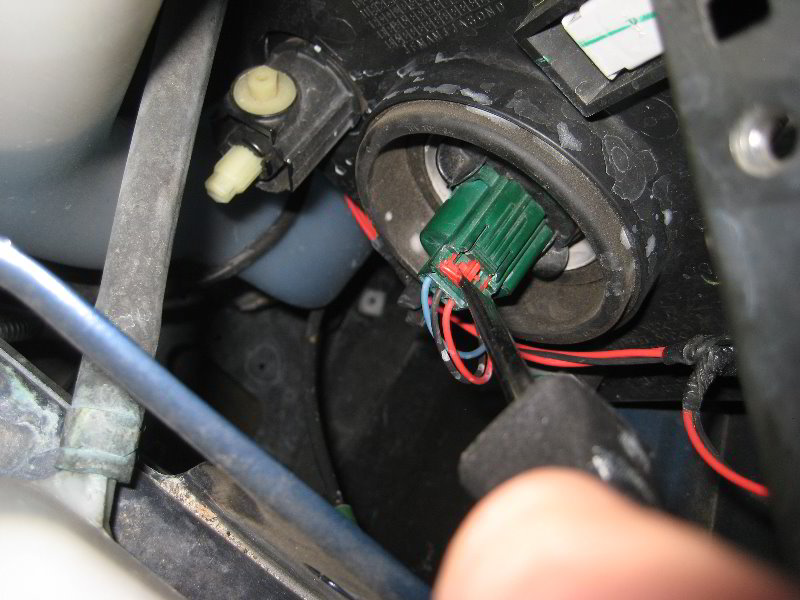 2007-2012-Nissan-Sentra-Headlight-Bulbs-Replacement-Guide-004