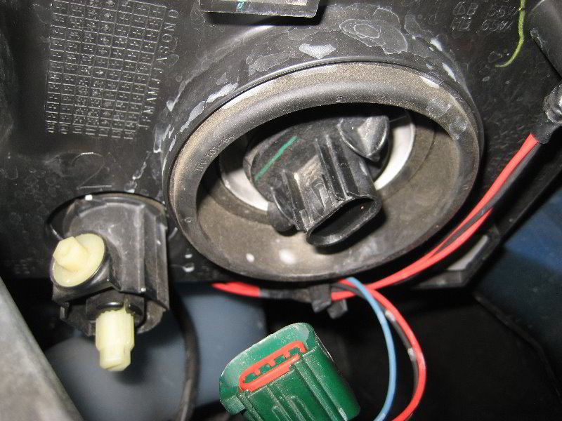 2007-2012-Nissan-Sentra-Headlight-Bulbs-Replacement-Guide-007